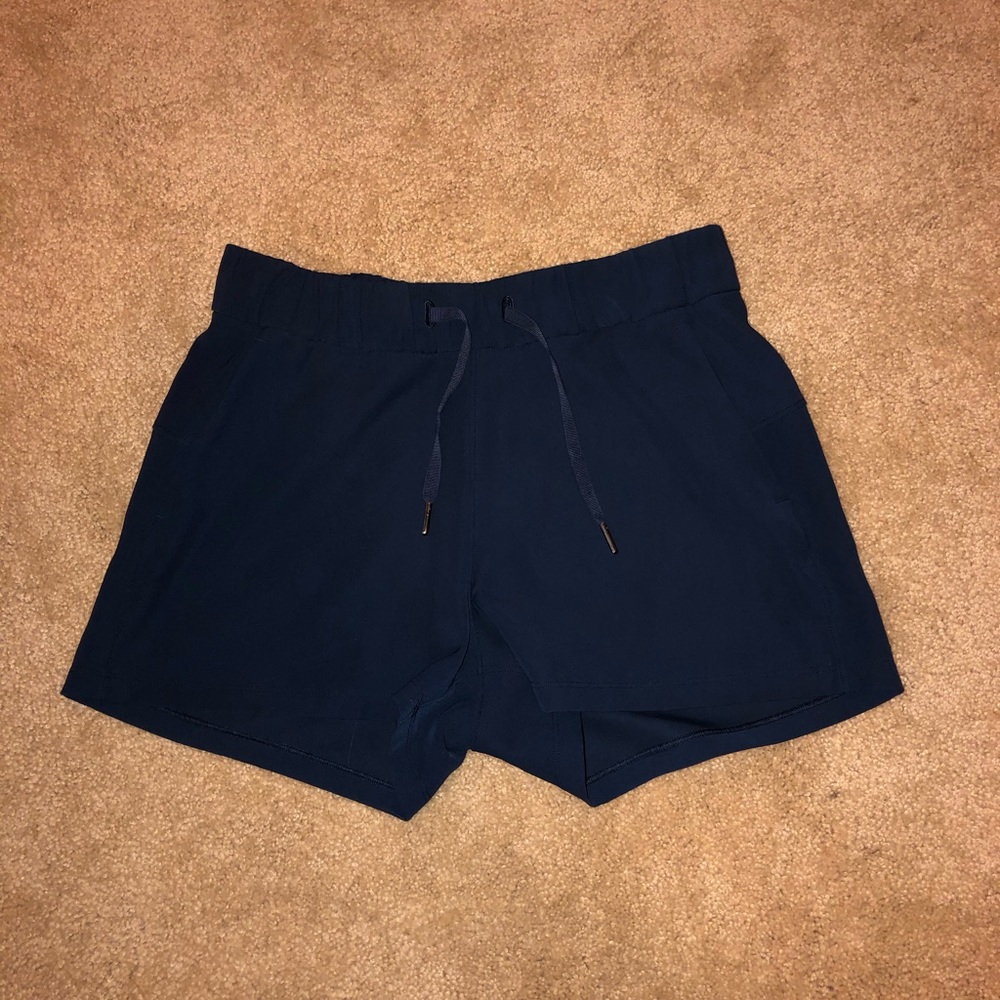 Lululemon Navy “Stroll at Sundown” Shorts size 6